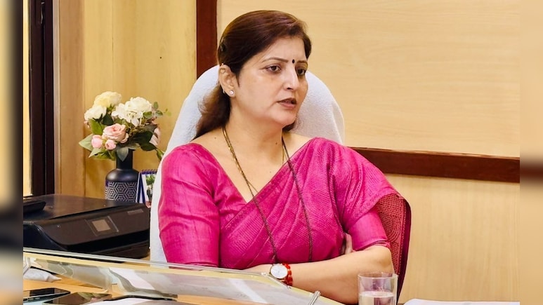 Pune News: महिला आयोगाचा संतापजनक प्रताप! कोथरुड प्रकरणात गंभीर गुन्हा; 'त्या' तीन मुलींची थेट.. Pune News: महिला आयोगाचा संतापजनक प्रताप! कोथरुड प्रकरणात गंभीर गुन्हा; 'त्या' तीन मुलींची थेट..