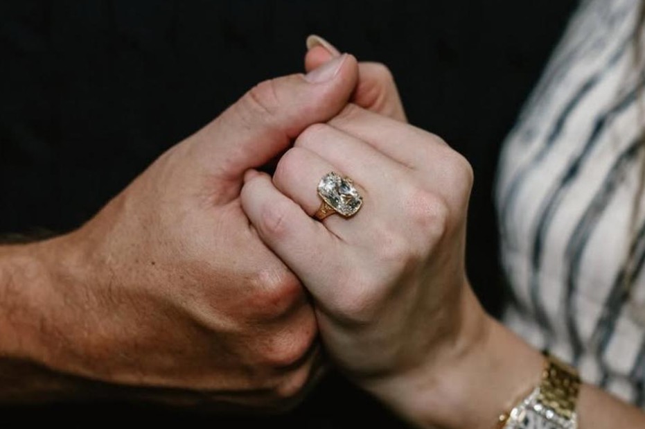 Taylor Swift's Rs 4.8 Crore Engagement Ring May Have An Andhra Pradesh Connection