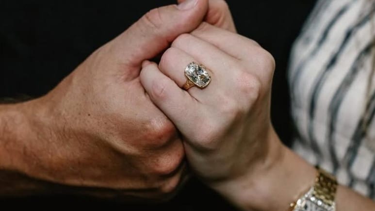 Taylor Swift's Rs 4.8 Crore Engagement Ring May Have An Andhra Pradesh Connection Taylor Swift's Rs 4.8 Crore Engagement Ring May Have An Andhra Pradesh Connection