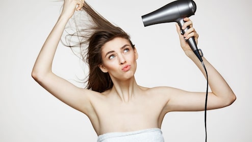 Dry और frizz हेयर से हैं परेशान - तो ये हेयर ड्रायर कम टाइम में आपको देंगे परफेक्ट लुक
