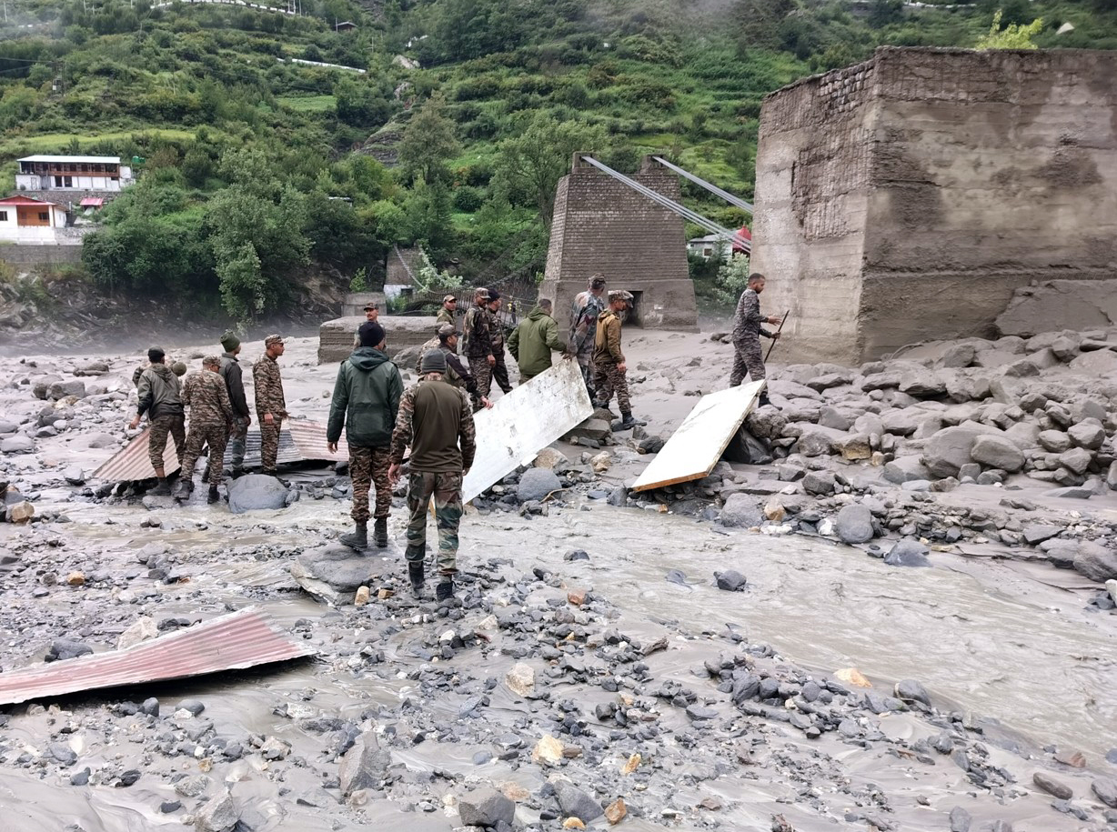 धराली में बादल फटने के बाद केरल के 28 पर्यटकों का ग्रुप लापता, 11 सैनिकों का भी अता-पता नहीं