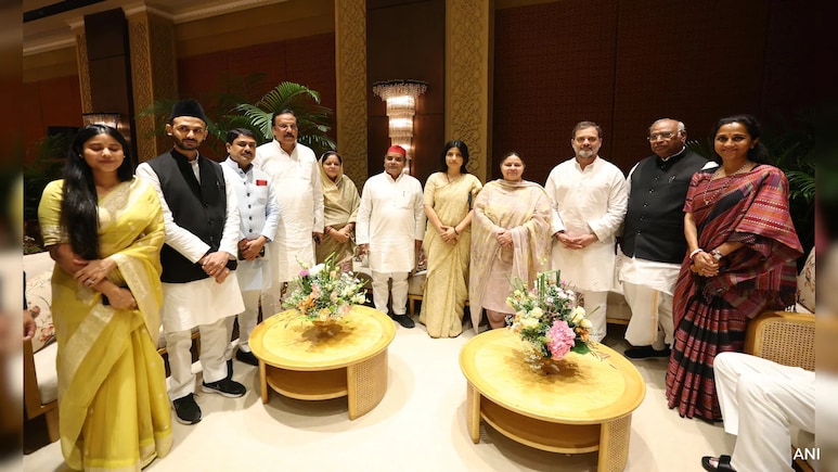 Mallikarjun Kharge Hosts Dinner For INDIA bloc MPs In Delhi Mallikarjun Kharge Hosts Dinner For INDIA bloc MPs In Delhi