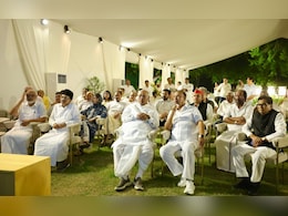 India Alliance News: इंडियाच्या बैठकीत उद्धव ठाकरेंचा अपमान? सहाव्या रांगेत स्थान दिल्याने चर्चांना उधाण India Alliance News: इंडियाच्या बैठकीत उद्धव ठाकरेंचा अपमान? सहाव्या रांगेत स्थान दिल्याने चर्चांना उधाण