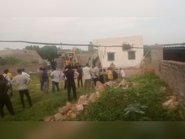 Rajasthan: दर्जनों मकानों पर नगर पालिका का चला बुलडोजर, कई PM आवास के तहत बने तो कई पर लगा अनुदान का बोर्ड Rajasthan: दर्जनों मकानों पर नगर पालिका का चला बुलडोजर, कई PM आवास के तहत बने तो कई पर लगा अनुदान का बोर्ड