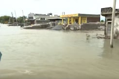 Dam Overflow Triggers Flooding in Rajasthan; Villages Submerged, Roads Disappear Dam Overflow Triggers Flooding in Rajasthan; Villages Submerged, Roads Disappear