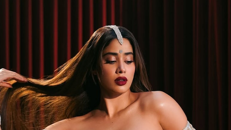 Janhvi Kapoor Dazzles As A Bold Masaba Gupta Bride In A Dramatic <i>Chandni</i> Set