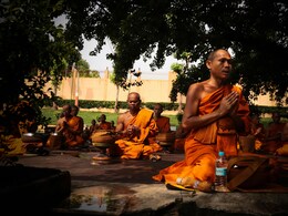 Over 30 Monks, Staffers Quit After New Shaolin Temple Head Slashes Phone Time
