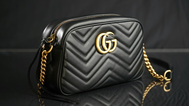 इन Stylish Shoulder Bags को कैरी कर हर जगह दिखें खूबसूरत, कीमत जान हो जाएंगे हैरान