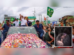 बिहार में वोटर अधिकार यात्रा के दौरान हादसा, राहुल गांधी की गाड़ी के नीचे आया पुलिसकर्मी, देखें वीडियो बिहार में वोटर अधिकार यात्रा के दौरान हादसा, राहुल गांधी की गाड़ी के नीचे आया पुलिसकर्मी, देखें वीडियो