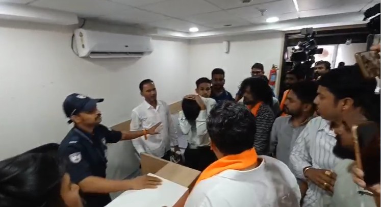 Raj Thackeray's Partymen Storm Nagpur Bank, Assault Employee