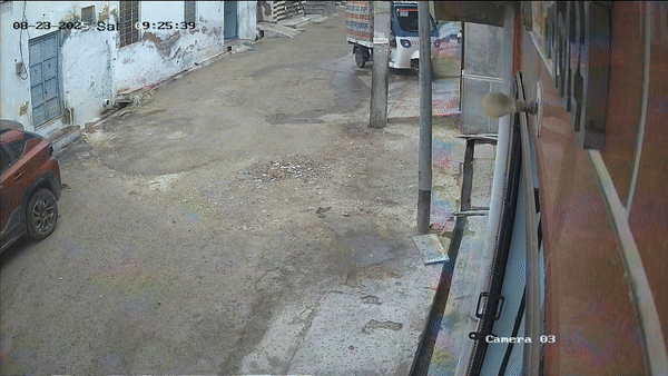 बीकानेर में सड़क हादसे का खौफनाक वीडियो, करीब 10 फीट दूर जाकर गिरा मासूम; खंभे से टकराई तेज रफ्तार स्कूटी