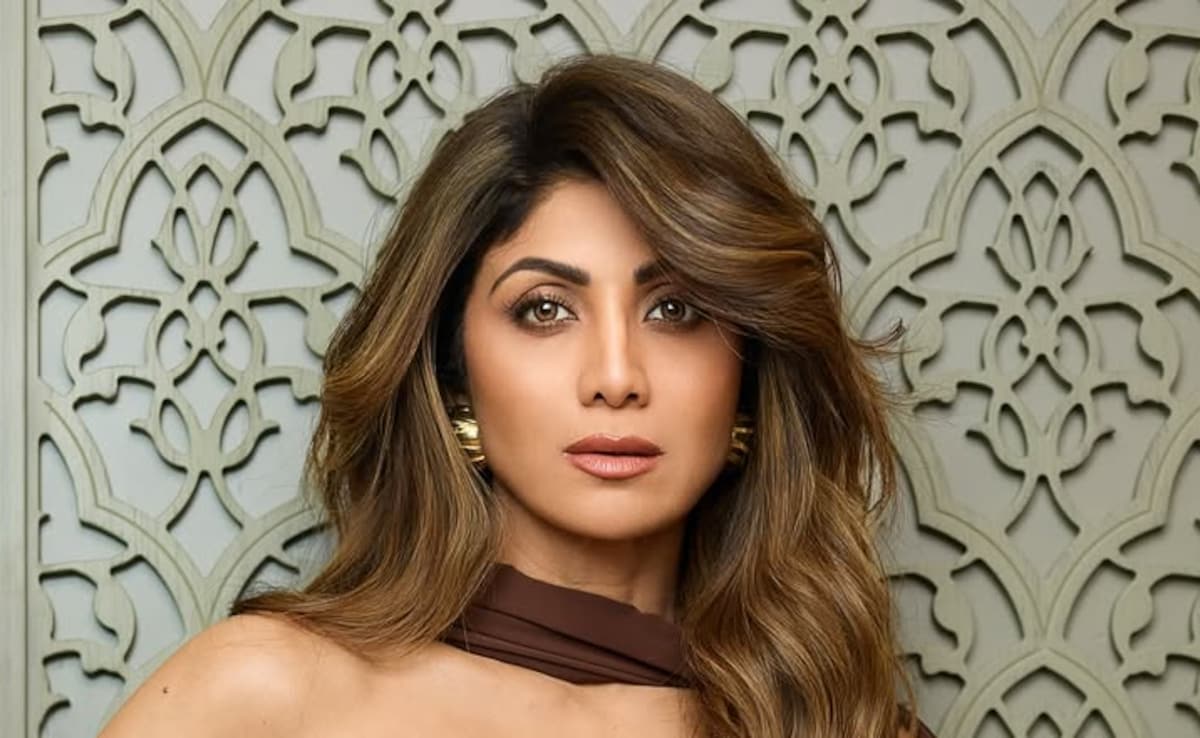 Shilpa Shetty Smashes Monday Blues With This Tennis Ball Workout