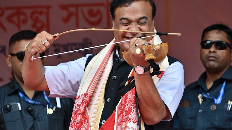 मामा लव यू... कार्यक्रम में जब बच्चियों ने लुटाया असम के सीएम हिमंत बिस्‍वा सरमा पर प्‍यार