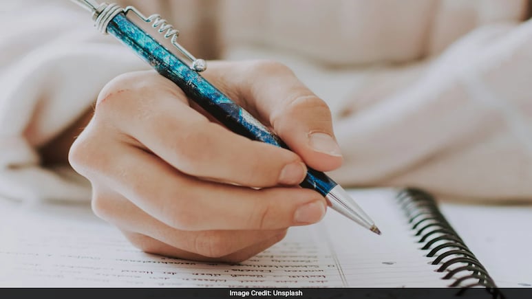 New York School Targets AI Cheating With In-Class Handwritten Essays New York School Targets AI Cheating With In-Class Handwritten Essays