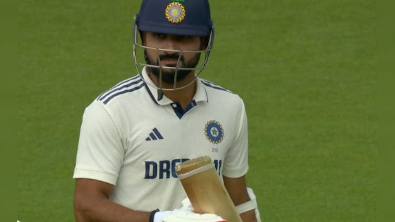 Eng vs Ind: आकाश दीप ने 12 साल बाद किया यह कारनामा, सोशल मीडिया पर फैंस हुए फिदा Eng vs Ind: आकाश दीप ने 12 साल बाद किया यह कारनामा, सोशल मीडिया पर फैंस हुए फिदा