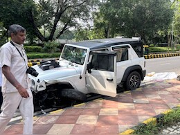दिल्ली में एक तेज रफ्तार 'थार' ने शख्स को कुचला, राष्ट्रपति भवन से महज 2 किलोमीटर दूर हुई घटना दिल्ली में एक तेज रफ्तार 'थार' ने शख्स को कुचला, राष्ट्रपति भवन से महज 2 किलोमीटर दूर हुई घटना
