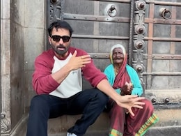 बुजुर्ग महिला की सुरीली आवाज में खोए सोनू सूद, वीडियो शेयर कर बोले- 'हुनर तो सभी में होता है' बुजुर्ग महिला की सुरीली आवाज में खोए सोनू सूद, वीडियो शेयर कर बोले- 'हुनर तो सभी में होता है'
