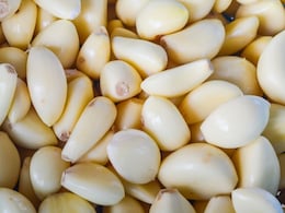 Garlic Benefits: लसूण खाल्ल्यास कोणते आजार दूर होतील आणि कोणत्या आजारांमध्ये लसूण खाणे टाळावे? Garlic Benefits: लसूण खाल्ल्यास कोणते आजार दूर होतील आणि कोणत्या आजारांमध्ये लसूण खाणे टाळावे?