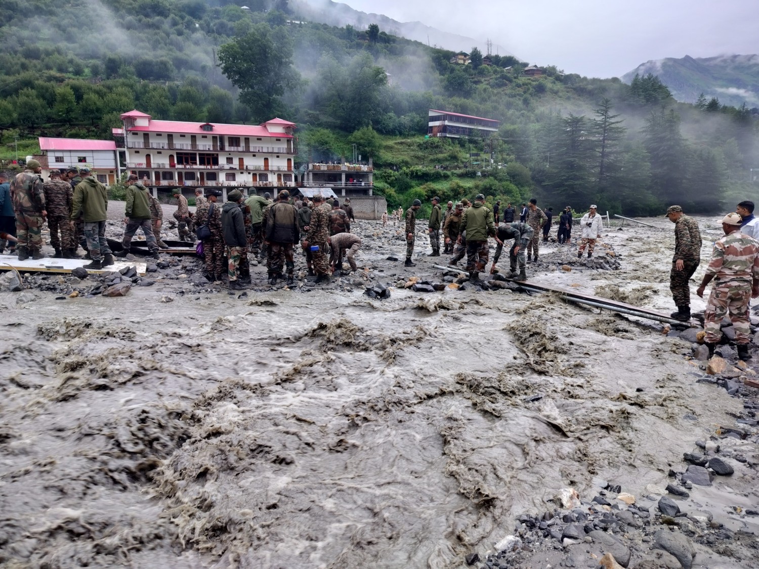 Uttarakhand Cloudburst Live: धराली में तबाही के बीच 70 लोग बचाए गए, PM मोदी से मिले उत्तराखंड के सांसद