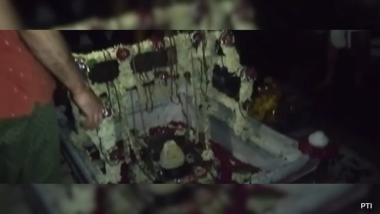 Fire Breaks Out During Aarti At Varanasi Temple, 7 Injured Including Chief Priest Fire Breaks Out During Aarti At Varanasi Temple, 7 Injured Including Chief Priest