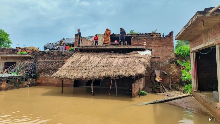 Yamuna Nears Warning Level In Delhi, Rivers Breach Danger Mark Across UP Yamuna Nears Warning Level In Delhi, Rivers Breach Danger Mark Across UP