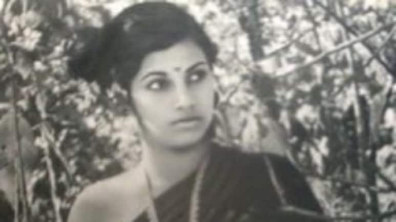लेप्रोसी होने के बावजूद दी रोमांटिक हिट फिल्म, दोगुनी उम्र के सुपरस्टार से की शादी, 27 में टूटी मैरिज लेप्रोसी होने के बावजूद दी रोमांटिक हिट फिल्म, दोगुनी उम्र के सुपरस्टार से की शादी, 27 में टूटी मैरिज
