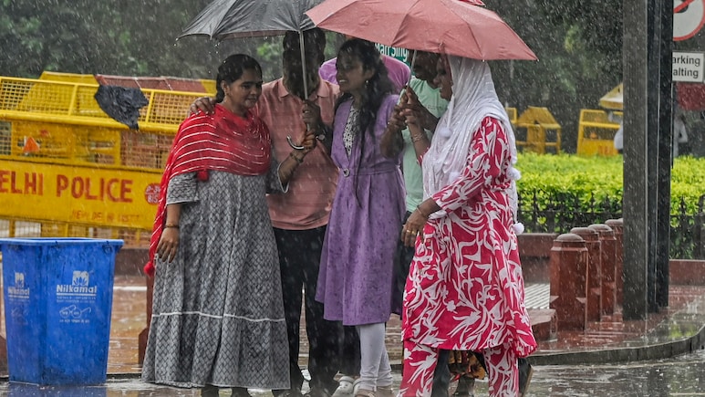 मुंबई के बाद अब इन राज्यों में भारी बारिश का अलर्ट, जानें आज देशभर में कैसा रहेगा मौसम? मुंबई के बाद अब इन राज्यों में भारी बारिश का अलर्ट, जानें आज देशभर में कैसा रहेगा मौसम?
