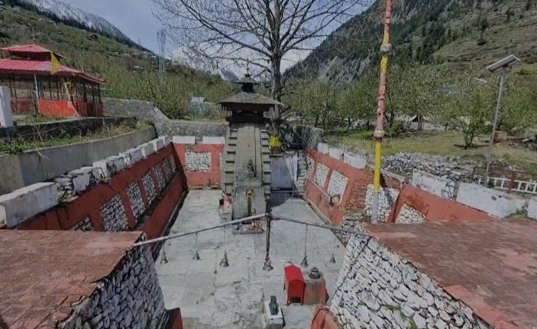 जमीन के 12 फुट नीचे धंसा ये प्राचीन मंदिर सबूत है, उत्तरकाशी के धराली में पहले मची थी महातबाही