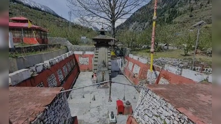 जमीन के 12 फुट नीचे धंसा ये प्राचीन मंदिर सबूत है, उत्तरकाशी के धराली में पहले मची थी महातबाही जमीन के 12 फुट नीचे धंसा ये प्राचीन मंदिर सबूत है, उत्तरकाशी के धराली में पहले मची थी महातबाही