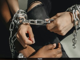 Australia: Woman Chained To Bed By Boyfriend Over Cheating Suspicion, Escapes During ATM Visit Australia: Woman Chained To Bed By Boyfriend Over Cheating Suspicion, Escapes During ATM Visit