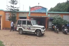 Odisha Man Kidnaps Minor Girlfriend, Tries To Rape Her With 4 Friends, Arrested Odisha Man Kidnaps Minor Girlfriend, Tries To Rape Her With 4 Friends, Arrested