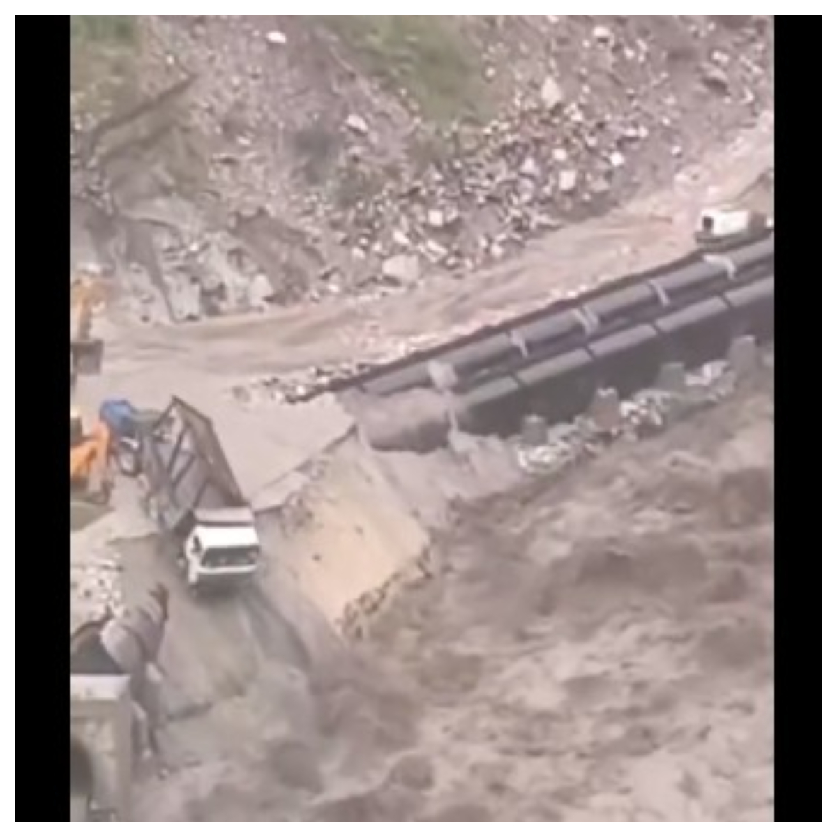 Video Captures Collapse Of Malana Hydro Project's Cofferdam In Kullu