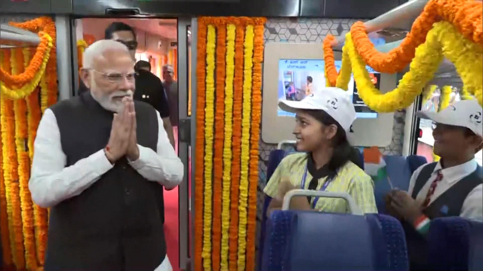Video : Prime Minister Narendra Modi Lands In Bengaluru Ahead Of Yellow Line launch