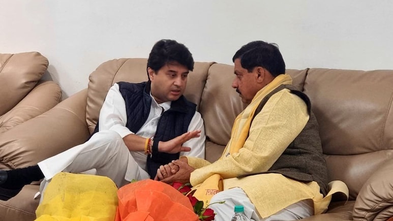 अर्बन नक्सलाइट... चुनाव आयोग पर राहुल गांधी की टिप्पणी को लेकर MP सीएम और ज्योतिरादित्य सिंधिया का पलटवार अर्बन नक्सलाइट... चुनाव आयोग पर राहुल गांधी की टिप्पणी को लेकर MP सीएम और ज्योतिरादित्य सिंधिया का पलटवार