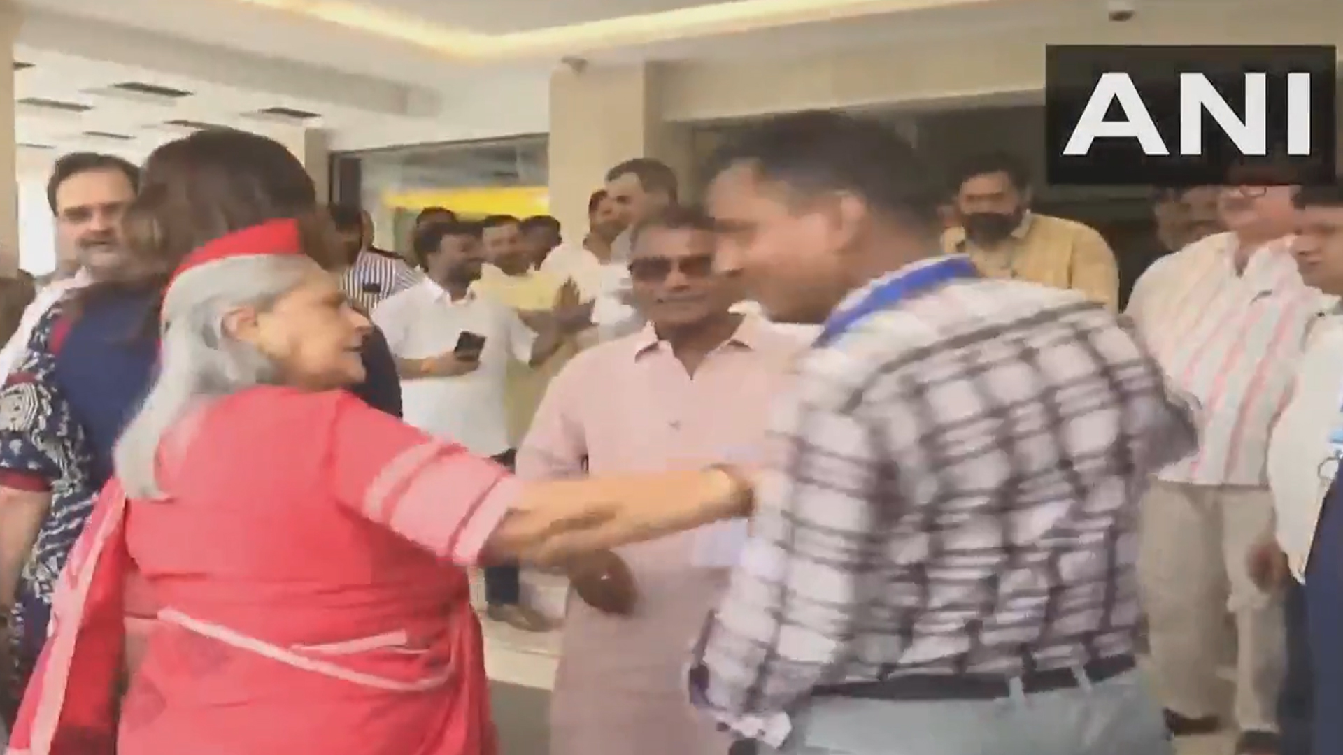 Jaya Bachchan Pushes, Scolds Man Trying To Take Selfie With Her