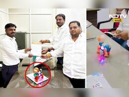 Pune News: 'आता प्रतिकात्मक कुत्रा देतोय, पुढच्या वेळी खरा कुत्रा...' मनसेच्या 'या' आंदोलनाची जबरदस्त चर्चा Pune News: 'आता प्रतिकात्मक कुत्रा देतोय, पुढच्या वेळी खरा कुत्रा...' मनसेच्या 'या' आंदोलनाची जबरदस्त चर्चा