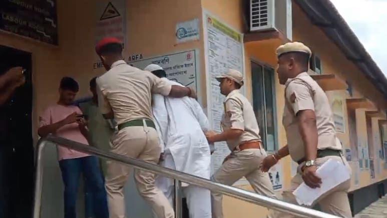 Pak-Linked Ghost SIM Card Racket Busted in Assam's Bilasipara, 1 Arrested Pak-Linked Ghost SIM Card Racket Busted in Assam's Bilasipara, 1 Arrested