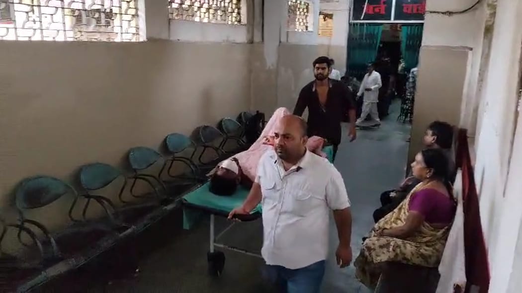 बिलासपुर में घायल रेलवे कर्मी की हालत गंभीर बिलासपुर में घायल रेलवे कर्मी की हालत गंभीर