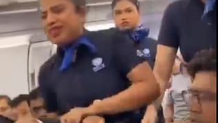 VIDEO: मुंबई से कोलकाता जाने वाली इंडिगो की फ्लाइट में एक यात्री ने दूसरे को मारा थप्पड़