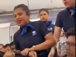 VIDEO: मुंबई से कोलकाता जाने वाली इंडिगो की फ्लाइट में एक यात्री ने दूसरे को मारा थप्पड़ VIDEO: मुंबई से कोलकाता जाने वाली इंडिगो की फ्लाइट में एक यात्री ने दूसरे को मारा थप्पड़