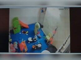 डे केयर में दरिंदगी! मेड ने बच्ची को जमीन पर पटक दिया, रोंगटे खड़े करने वाला वीडियो सामने आया