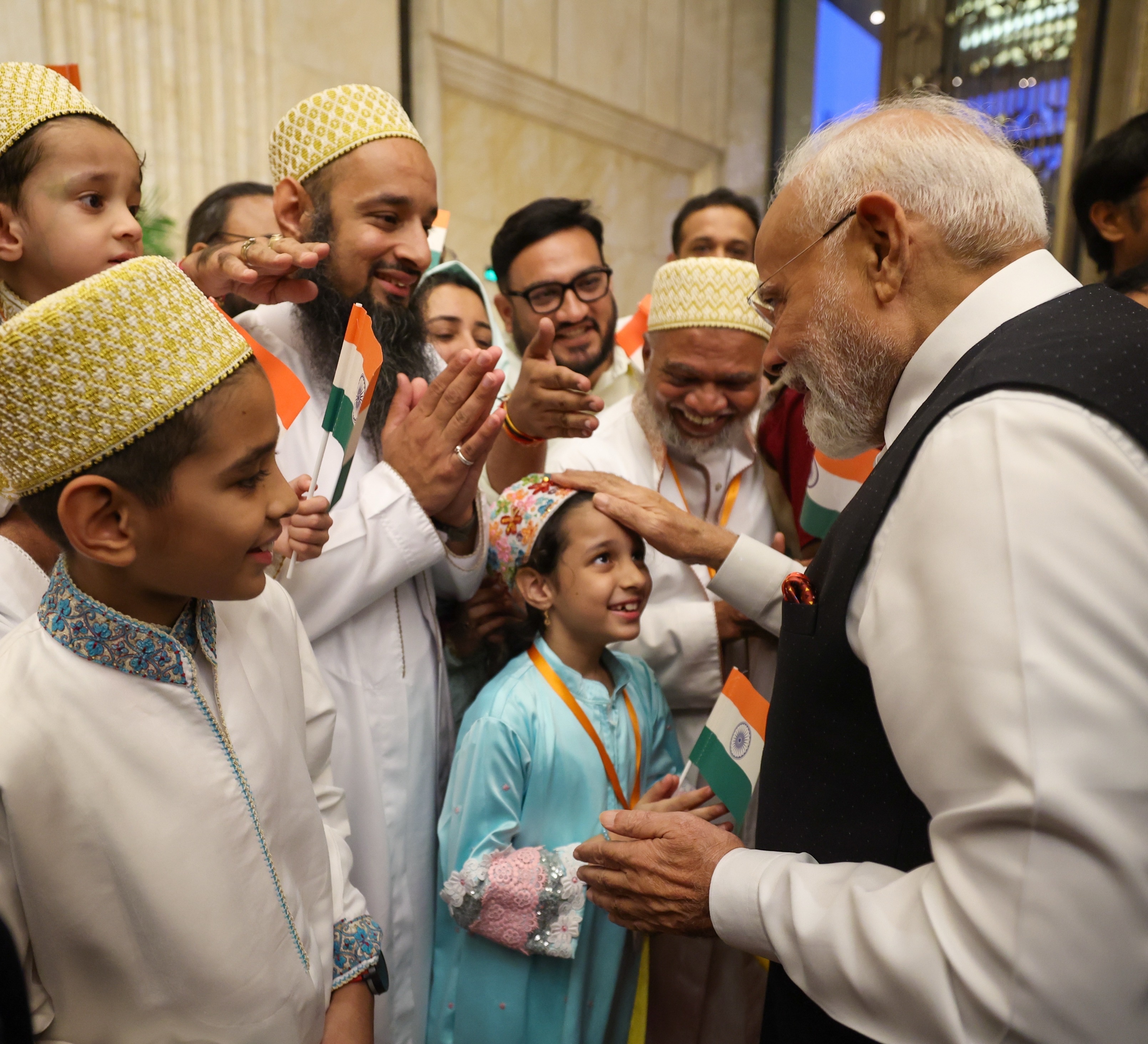 पीएम मोदी का चीन पहुंचने पर भव्य स्वागत किया गया पीएम मोदी का चीन पहुंचने पर भव्य स्वागत किया गया