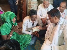 झालावाड़ स्कूल हादसे के परिवारों को डोटासरा ने दी आर्थिक सहायता, कहा- बिल्डिंग तोड़ने में इतनी जल्दबाजी समझ के परे झालावाड़ स्कूल हादसे के परिवारों को डोटासरा ने दी आर्थिक सहायता, कहा- बिल्डिंग तोड़ने में इतनी जल्दबाजी समझ के परे