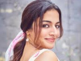 धर्मा प्रोडक्शंस की दो फिल्मों में वमिका गब्बी की एंट्री, शकुन बत्रा के साथ भी जुड़ने की चर्चा धर्मा प्रोडक्शंस की दो फिल्मों में वमिका गब्बी की एंट्री, शकुन बत्रा के साथ भी जुड़ने की चर्चा