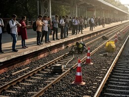 Lonavala  Pune Local Train: दुपारच्या वेळेत पुणे-लोणावळा लोकल चालवणे अशक्य! फेऱ्या यापुढेही बंदच राहणार Lonavala  Pune Local Train: दुपारच्या वेळेत पुणे-लोणावळा लोकल चालवणे अशक्य! फेऱ्या यापुढेही बंदच राहणार