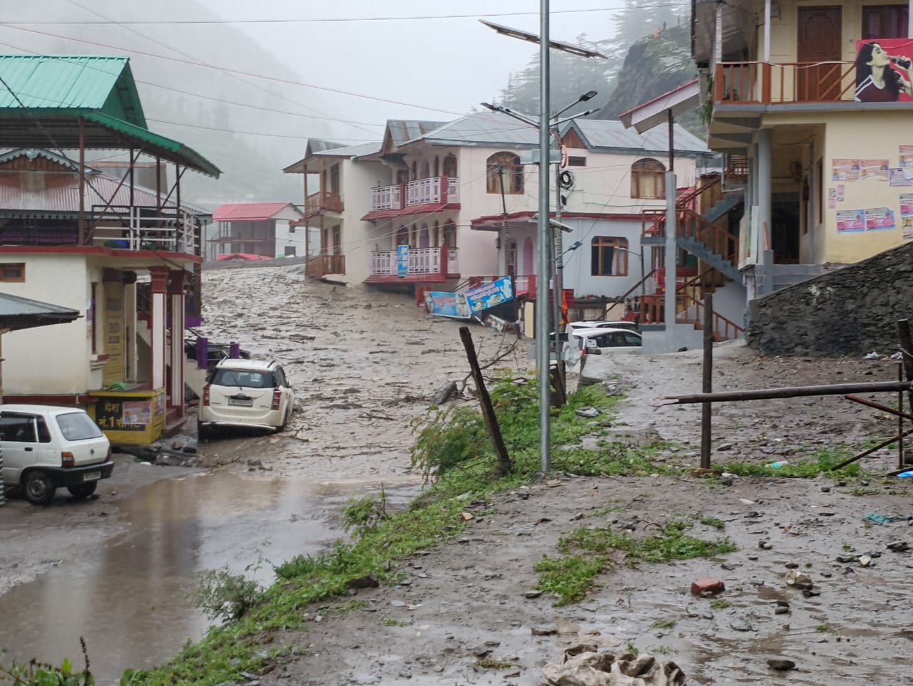 Live : 30 सेकंड में सब तबाह... उत्तरकाशी के धराली में फटा बादल, 50 लोग लापता और 4 की मौत