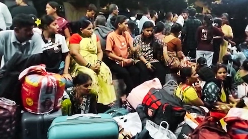 Thane Station Konkan Express : कोकणात जाण्यासाठी 25 तास वेटिंग; गणेशभक्तांचे हाल, स्थानकात तुडुंब गर्दी