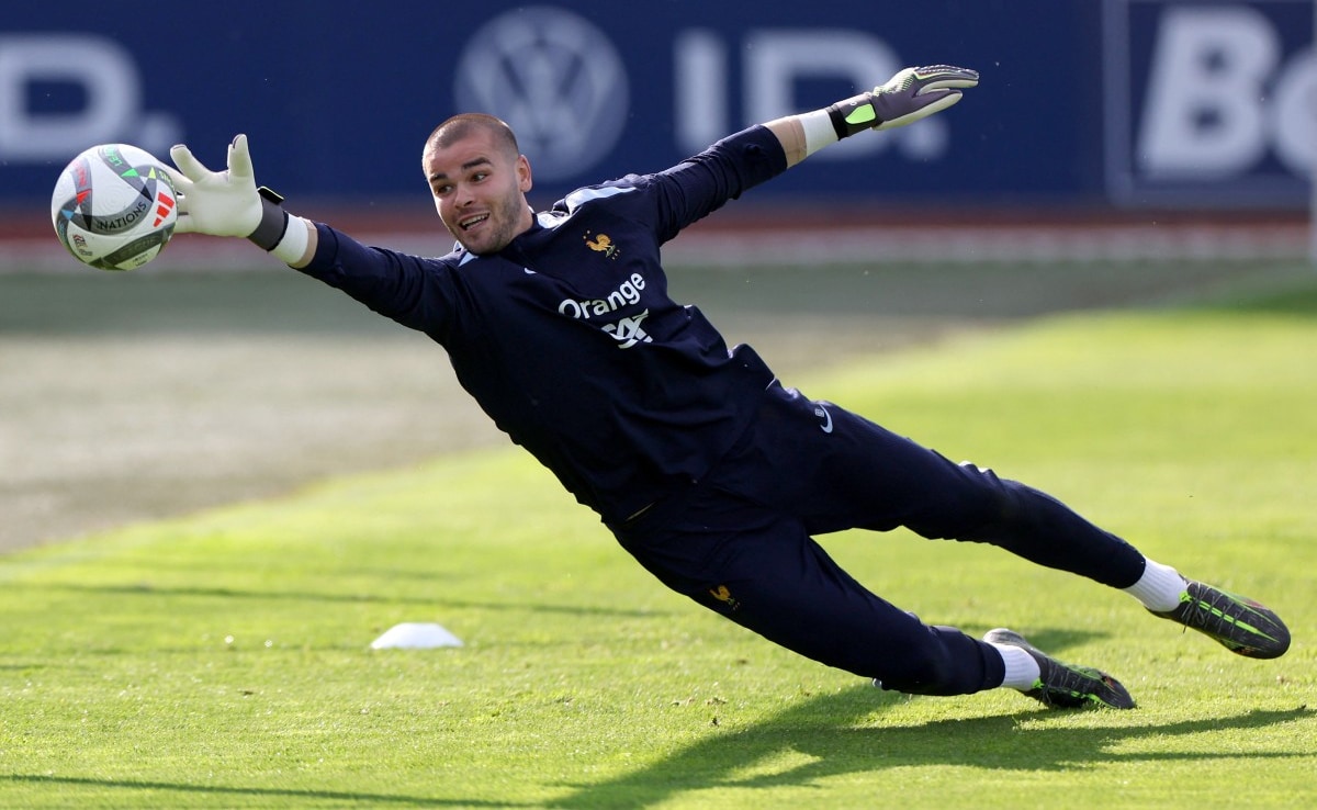 PSG Signs Goalkeeper Lucas Chevalier Amid Uncertainty Over Gianluigi Donnarummas Future