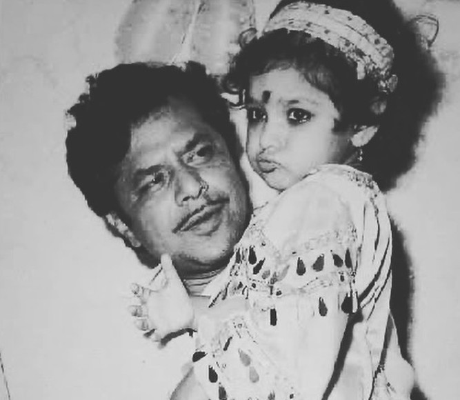 फिल्मों में रही फ्लॉप, टीवी ने बदली तकदीर, आज घर-घर मशहूर है ये बच्ची, लेती है मोटी फीस