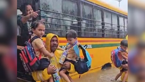 Video: Mumbai School Bus Shut Down On Flooded Road, Cops Come To Rescue